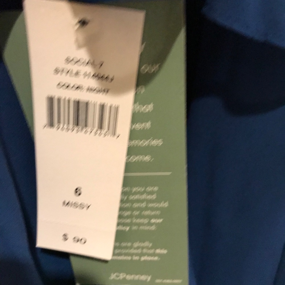 Dress - Picture 5 of 5